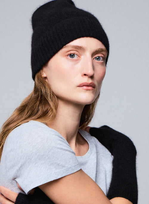 Bonnet Noir en Raccoon / Polyamide - MAJESTIC FILATURES