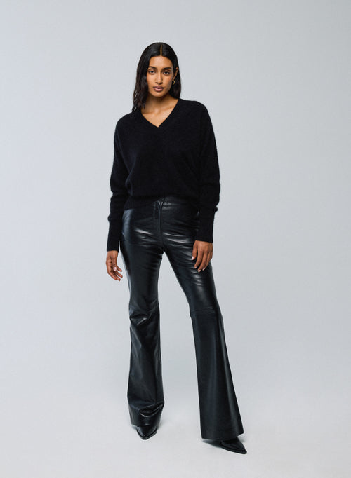 Pull Noir Col V Manches Longues en Raccoon - MAJESTIC FILATURES