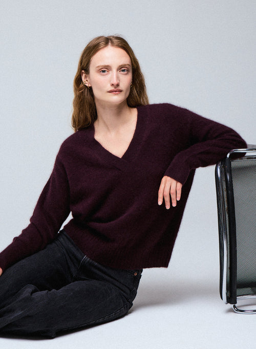 Lila Pullover mit V-Ausschnitt und langen Ärmeln aus Raccon-Wolle / Polyamid - MAJESTIC FILATURES