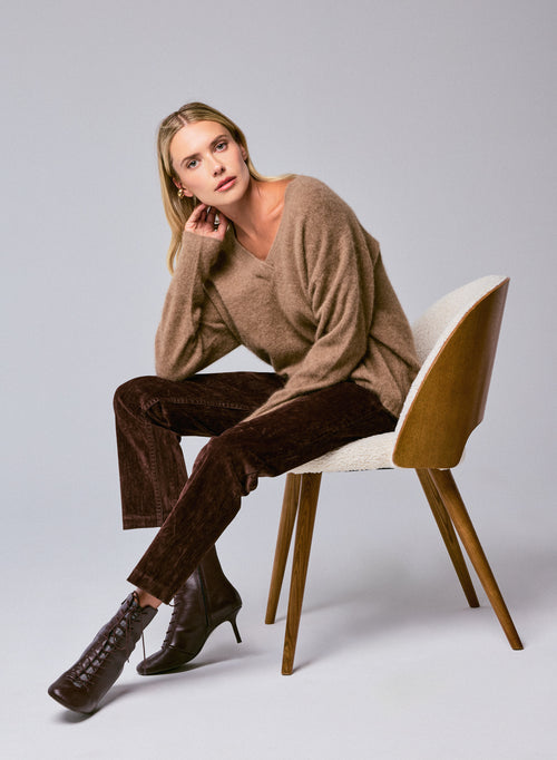 Beiger Pullover mit V-Ausschnitt und langen Ärmeln aus Raccoon-Wolle / Polyamid - MAJESTIC FILATURES