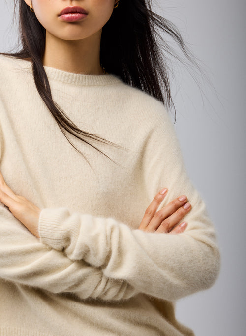 Weißer Langarmpullover mit Rundhalsausschnitt aus Raccon-Wolle / Polyamid - MAJESTIC FILATURES