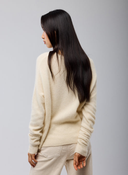 Weißer Langarmpullover mit Rundhalsausschnitt aus Raccon-Wolle / Polyamid - MAJESTIC FILATURES