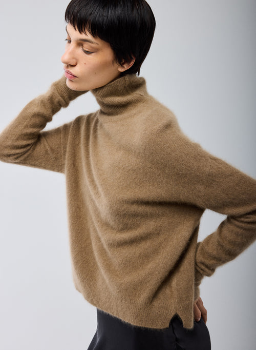 Beiger Rollkragenpullover mit langen Ärmeln aus Raccoon-Wolle / Polyamid - MAJESTIC FILATURES