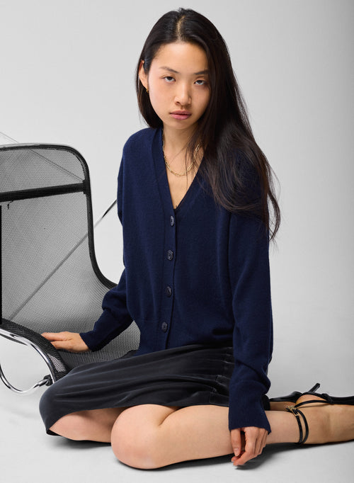 Gilet Marine Col V Manches Longues en Cachemire - MAJESTIC FILATURES