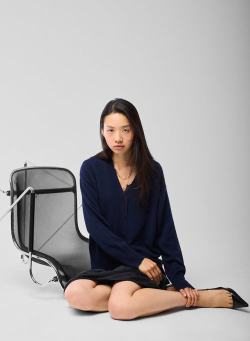 Navy V-Neck Long Sleeve Cardigan in Cashmere - MAJESTIC FILATURES