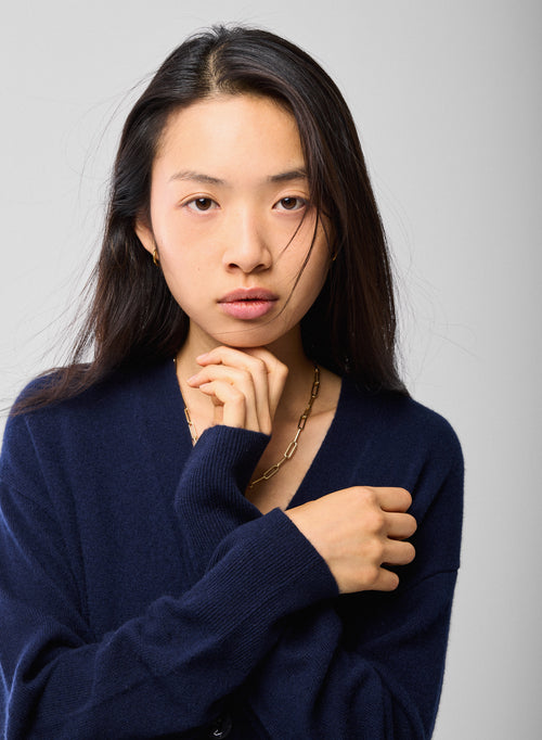 Navy V-Neck Long Sleeve Cardigan in Cashmere - MAJESTIC FILATURES