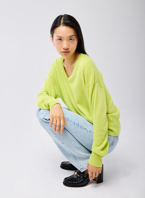Gelber Pullover mit V-Ausschnitt und langen Ärmeln aus Kaschmir - MAJESTIC FILATURES