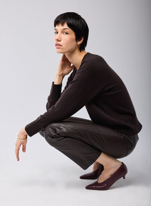 Suéter Marrón con Cuello en V y Mangas Largas de Cachemir - MAJESTIC FILATURES