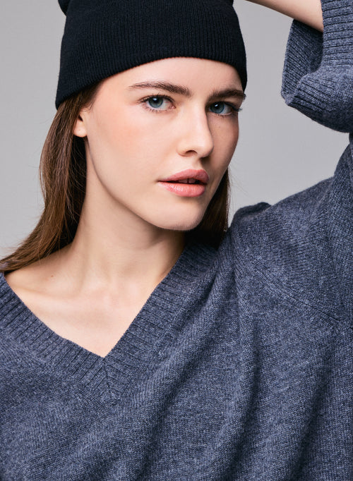 Grey V-neck long-sleeved sweater in merino wool - MAJESTIC FILATURES