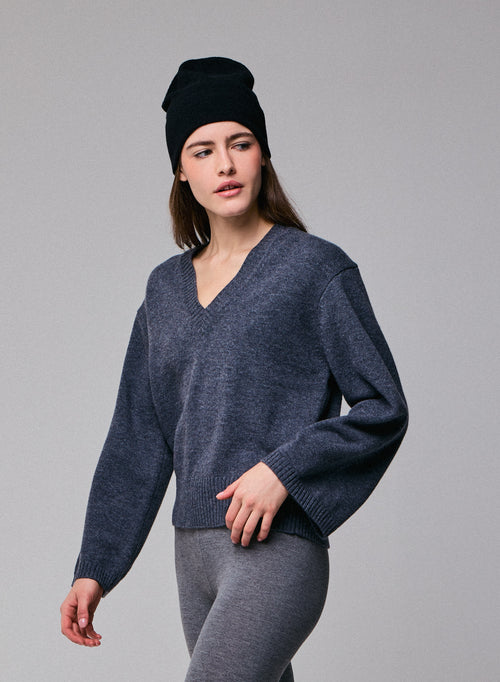 Grey V-neck long-sleeved sweater in merino wool - MAJESTIC FILATURES