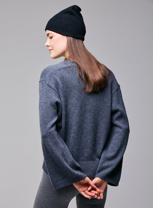 Grey V-neck long-sleeved sweater in merino wool - MAJESTIC FILATURES