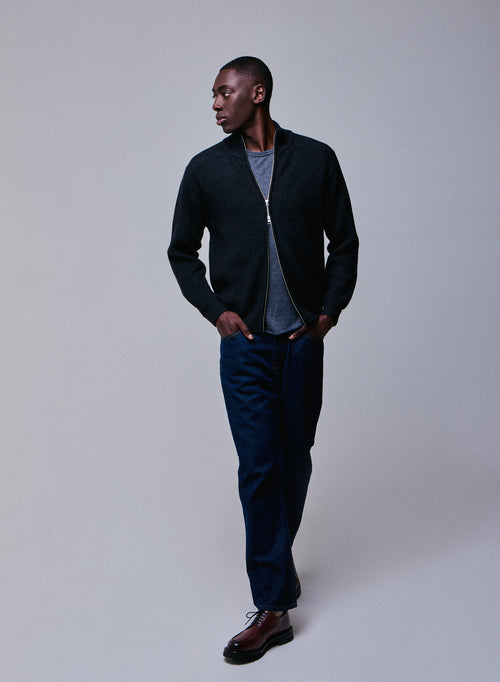 Schwarze Strickjacke mit langen Ärmeln und hohem Kragen aus Merinowolle - MAJESTIC FILATURES