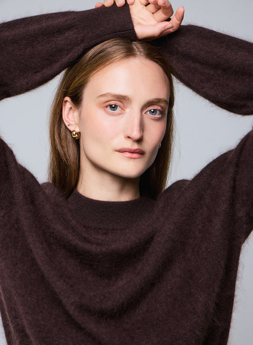 Brauner Pullover mit Rundhalsausschnitt und langen Ärmeln aus Wolle / Kaschmir - MAJESTIC FILATURES