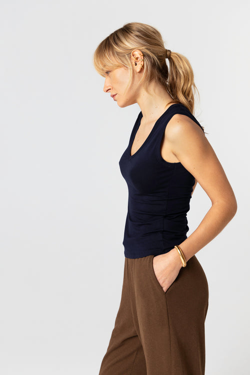 Camiseta sin mangas azul marino con cuello en V de viscosa/elastano - MAJESTIC FILATURES