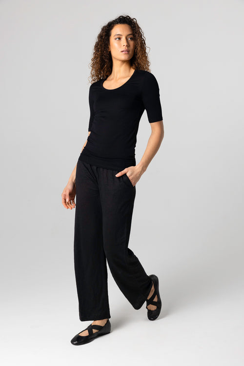 T-shirt Noir Col U Manches Coudes en Viscose / Élasthanne - MAJESTIC FILATURES