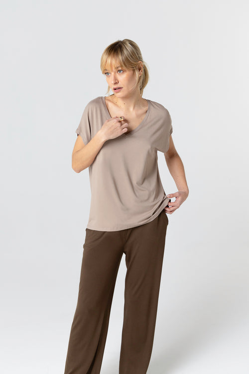Camiseta marrón con cuello en V y manga corta de viscosa/elastano - MAJESTIC FILATURES