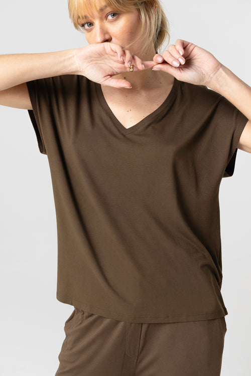 Camiseta marrón oscuro con cuello en V y manga corta de viscosa/elastano - MAJESTIC FILATURES
