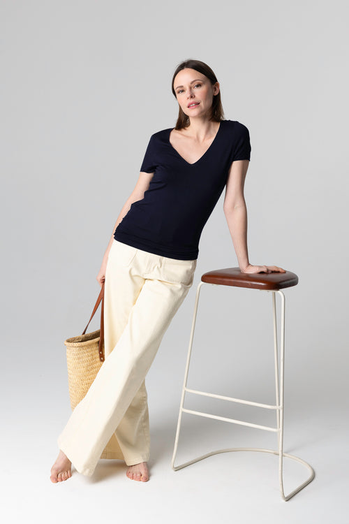 Camiseta azul marino con cuello en V y manga corta, viscosa/elastano - MAJESTIC FILATURES