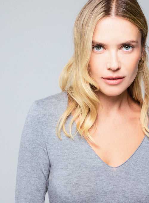 Camiseta de manga larga con cuello de pico gris en viscosa / elastano - MAJESTIC FILATURES