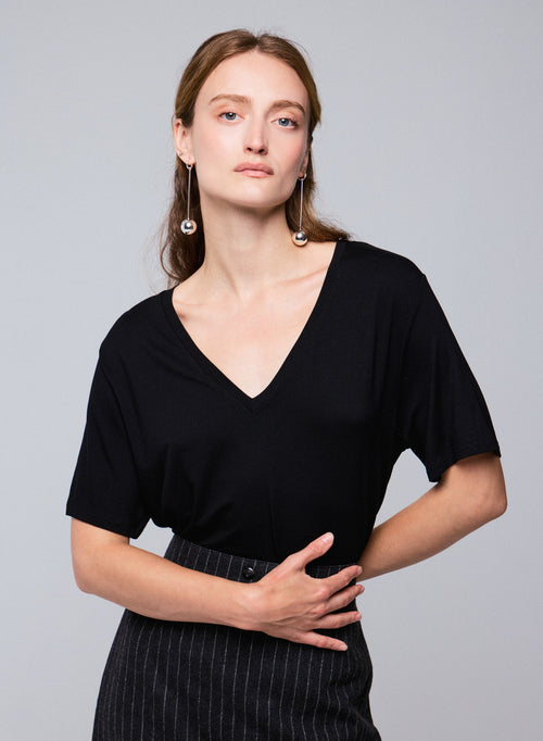 T-shirt Noir Col V Manches Courtes en Viscose / Elasthanne - MAJESTIC FILATURES