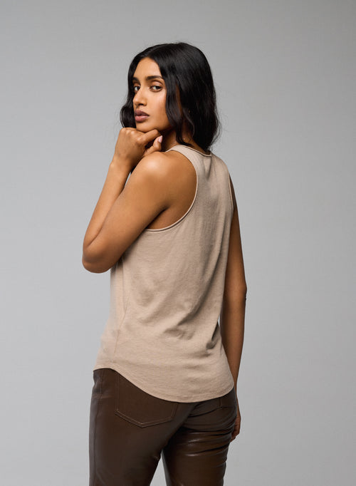 Camiseta sin mangas beige con cuello en U en algodón / cachemira - MAJESTIC FILATURES