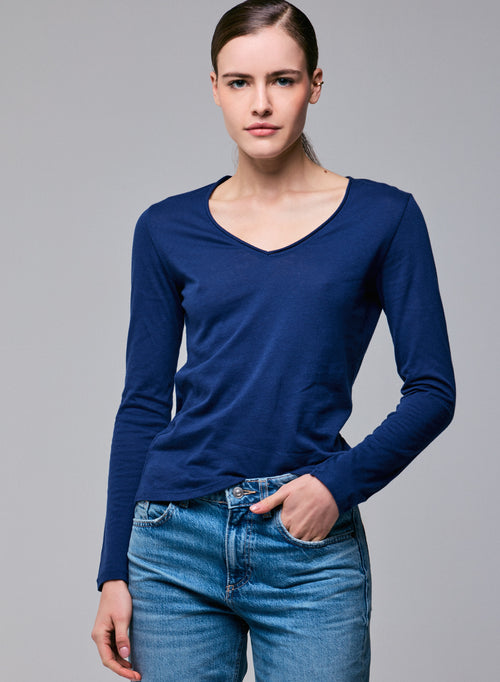 Blaues Langarm-T-Shirt mit V-Ausschnitt aus Bio-Baumwolle / Kaschmir - MAJESTIC FILATURES