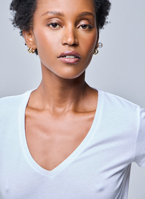 T-shirt Blanc Julia col V Manches Courtes en Coton Organique - MAJESTIC FILATURES