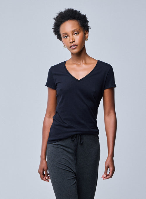 T-shirt Noir Julia Col V Manches Courtes en Coton Organique - MAJESTIC FILATURES