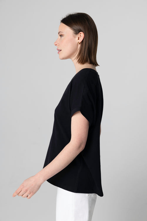 Camiseta negra con cuello en V y manga corta de algodón orgánico - MAJESTIC FILATURES