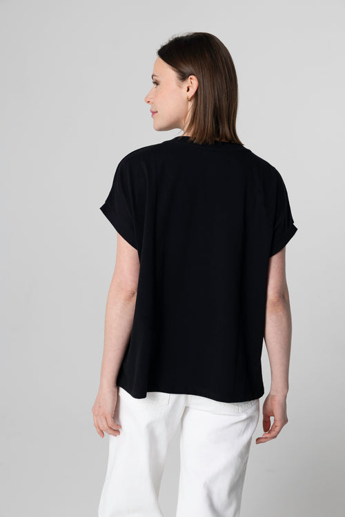 Camiseta negra con cuello en V y manga corta de algodón orgánico - MAJESTIC FILATURES