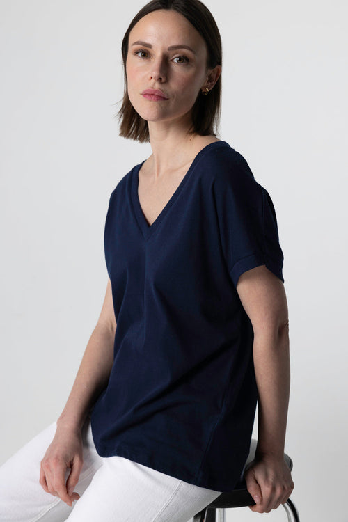 Camiseta azul marino con cuello en V y manga corta de algodón orgánico - MAJESTIC FILATURES