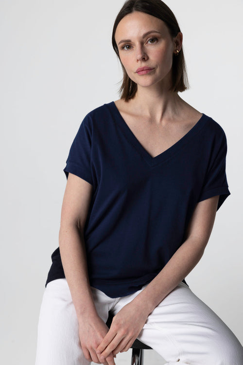 Camiseta azul marino con cuello en V y manga corta de algodón orgánico - MAJESTIC FILATURES