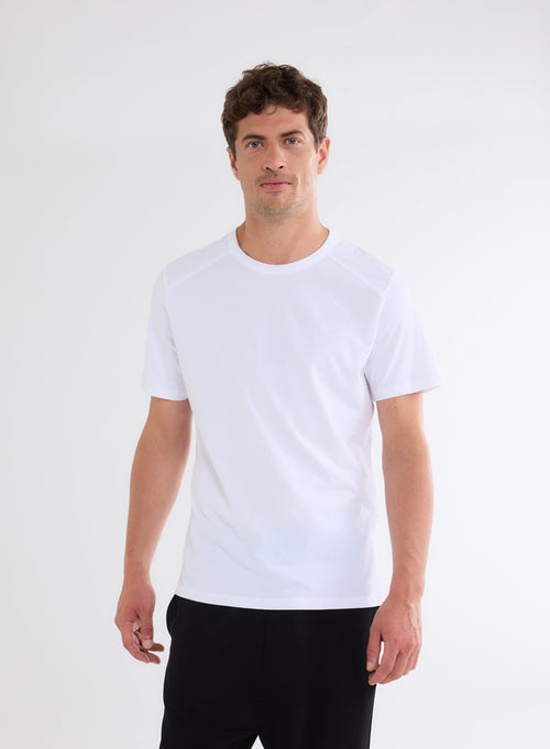 This Harold tee-shirt with a round neckline and hand-dyed, is made in cotton/elastane jersey. Each piece will take the color in a different way and will therefore be unique. It will quickly become one of your basics of the season. - MAJESTIC FILATURES