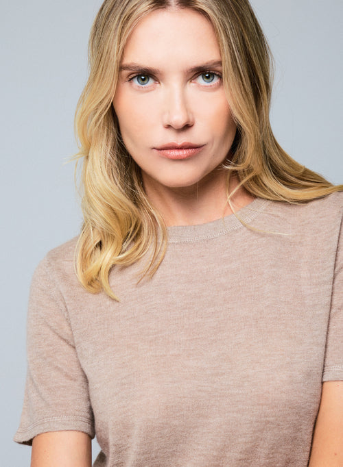 Beigefarbenes Kaschmir-T-Shirt mit Rundhalsausschnitt und kurzen Ärmeln - MAJESTIC FILATURES