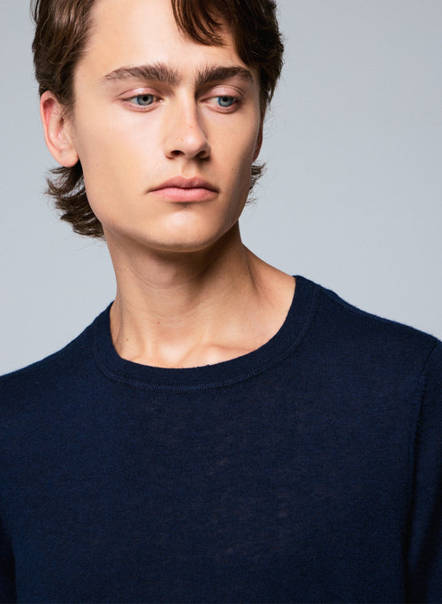 Marineblaues Kaschmir-T-Shirt mit Rundhalsausschnitt und kurzen Ärmeln - MAJESTIC FILATURES
