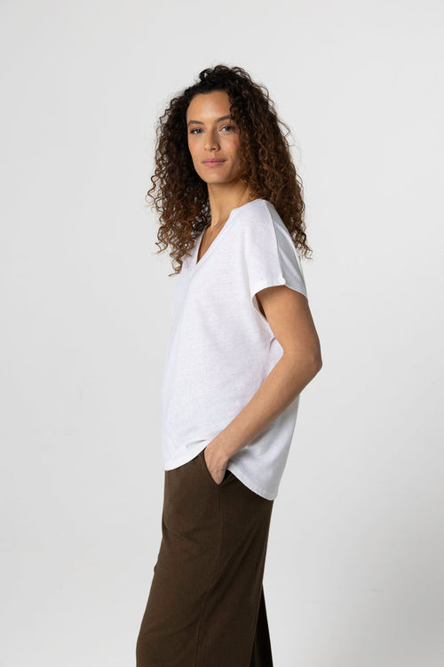 Camiseta con cuello en V y manga corta de algodón/lino color leche - MAJESTIC FILATURES