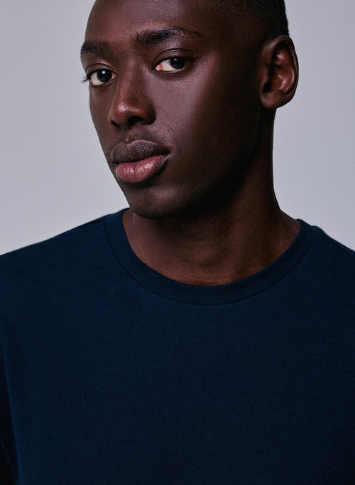 T-shirt marino con cuello redondo y mangas cortas - MAJESTIC FILATURES