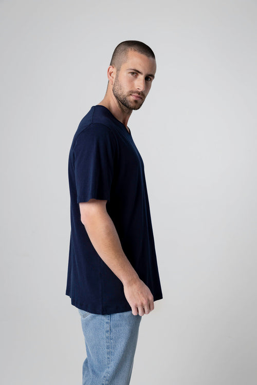 Camiseta azul marino cuello en V y manga corta de algodón orgánico - MAJESTIC FILATURES