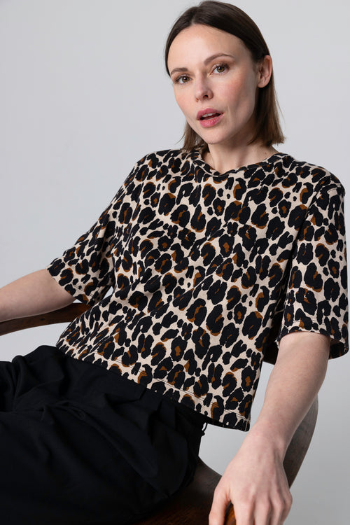Rundhals T-Shirt mit Leopardenmuster und kurzen Ärmeln aus Baumwolle / Elasthan - MAJESTIC FILATURES